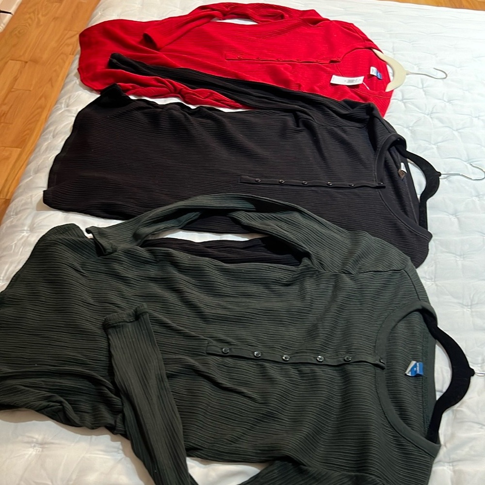 Old Navy set of 3 Henley Maternity tops - NEW